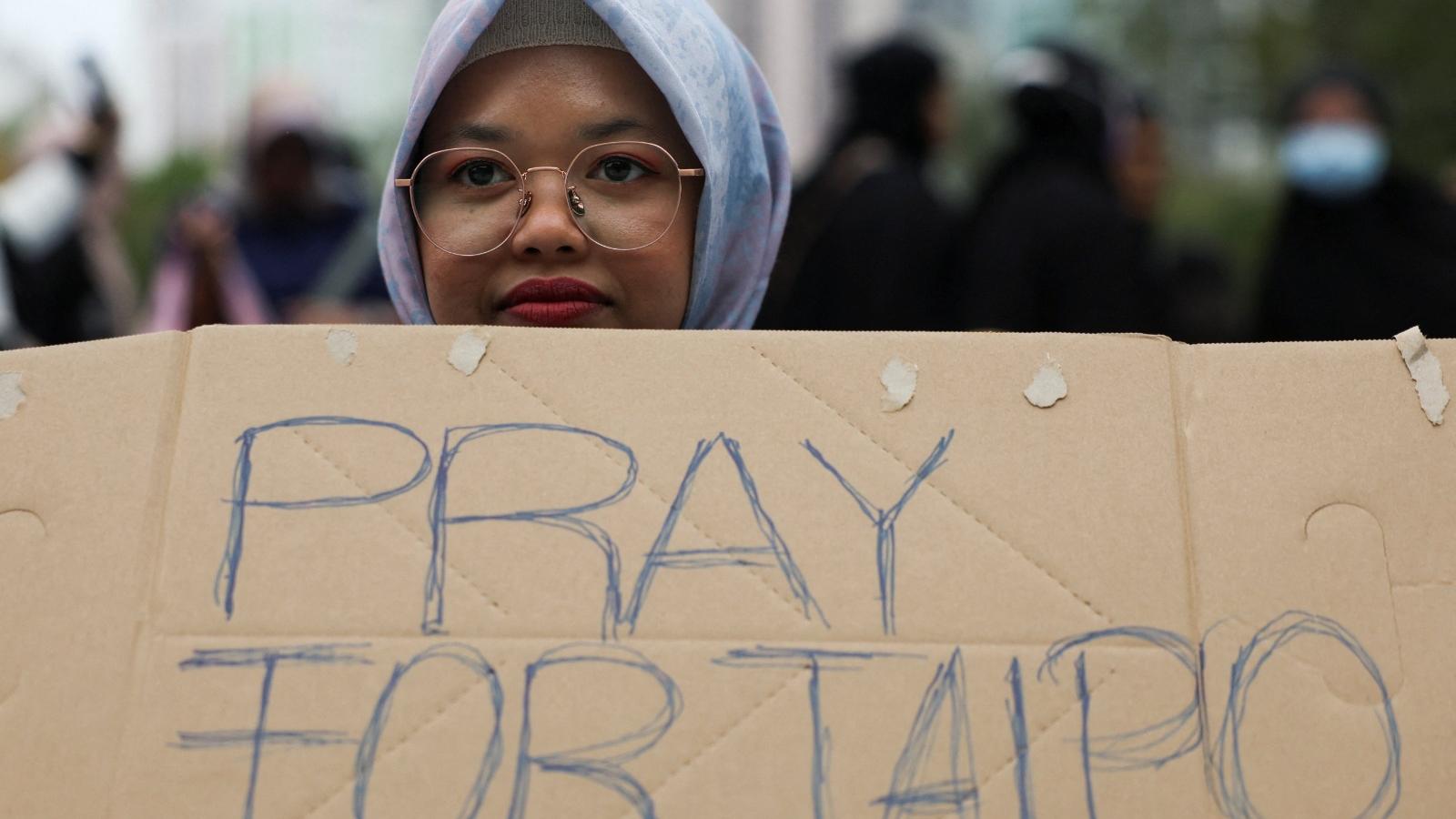 大埔宏福苑五級大火｜至少10名女傭在大火中喪命。（路透社）