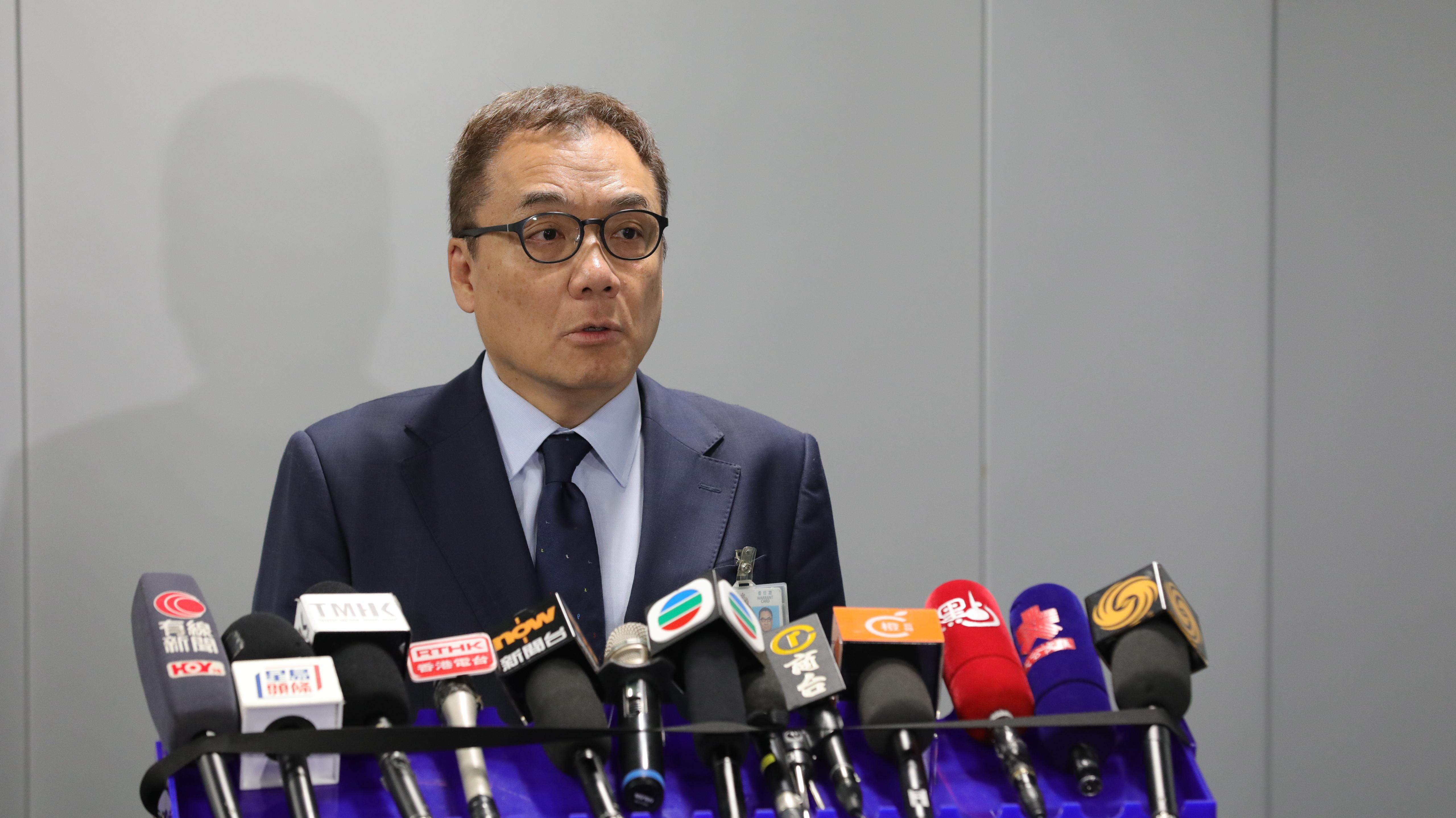 警方國安處總警司李桂華就案件作簡報