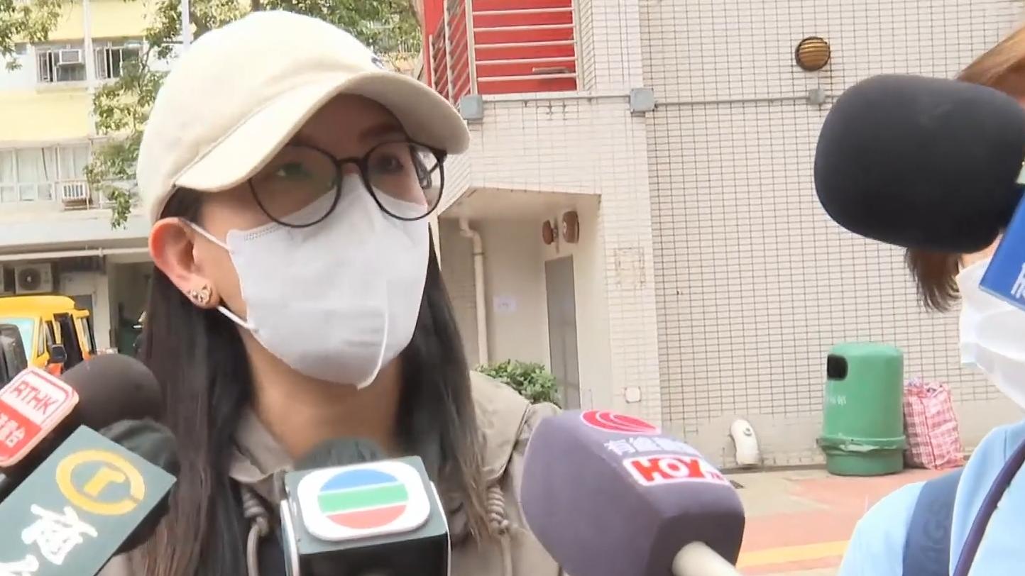 大埔宏福苑五級火｜宏志閣未受大火波及，居民回家取重要物品。（有線電視新聞截圖）