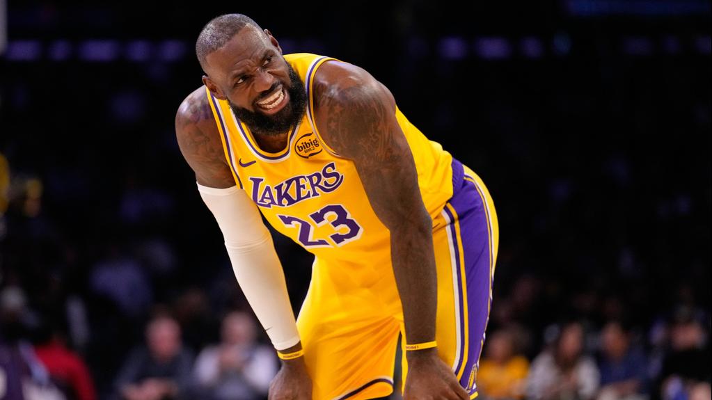 勒邦占士在對太陽再度復出。(美聯社)