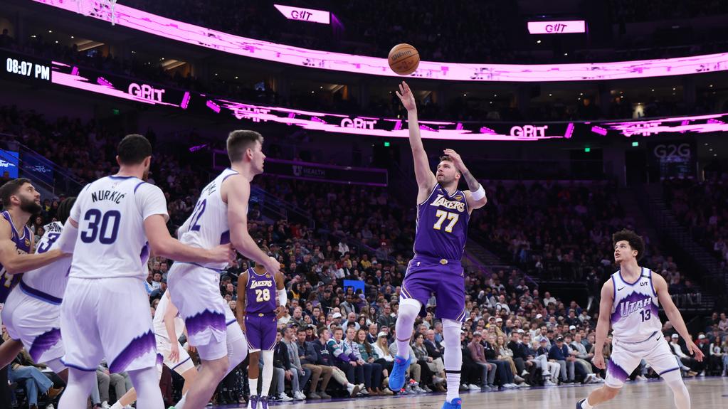 當錫再交出三雙，帶領湖人143:135反勝爵士。(美聯社)