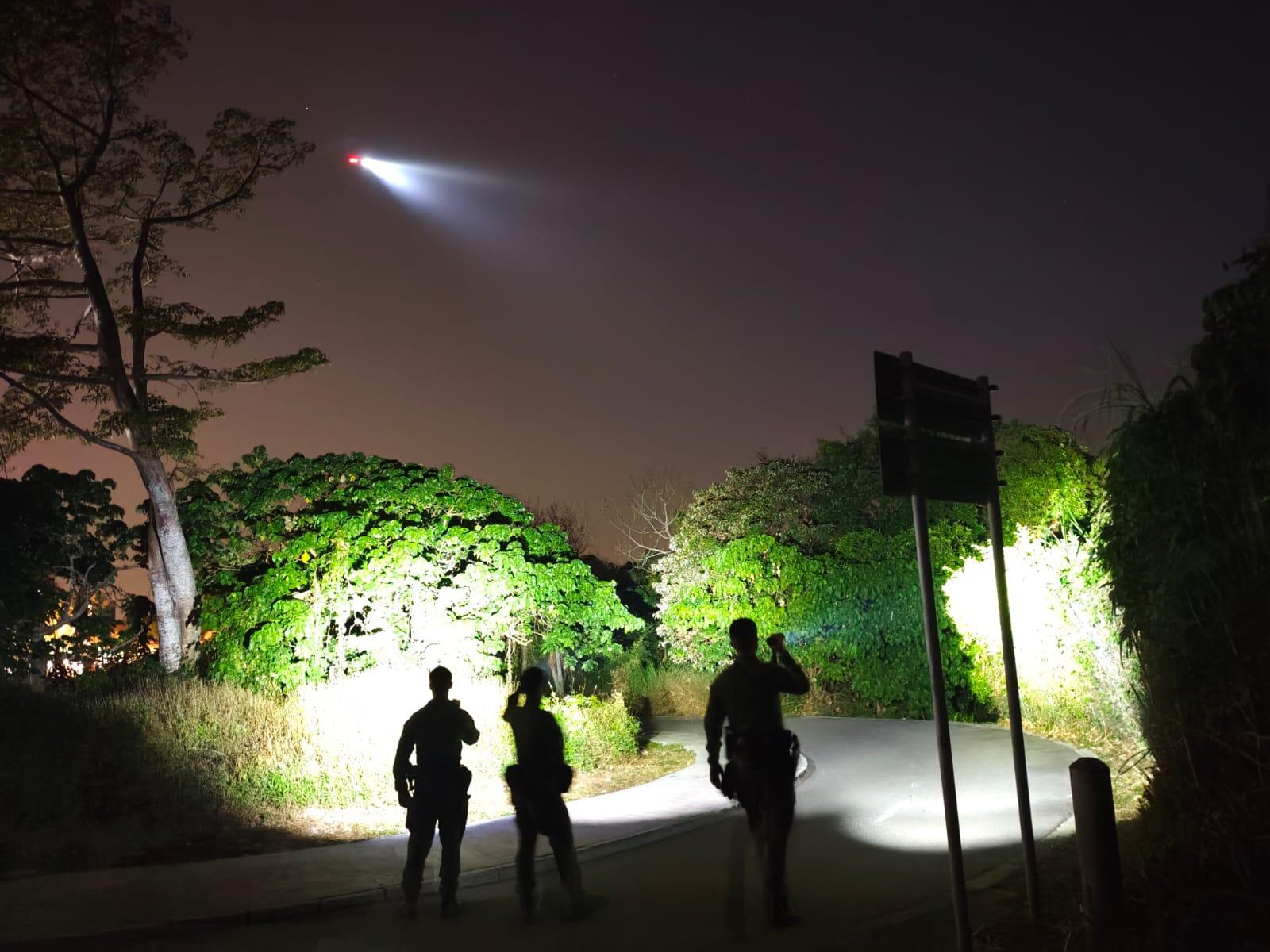 跨部門將軍澳及西貢反爆竊，平安夜起海陸空搜山巡黑點設路障。(警方圖片)