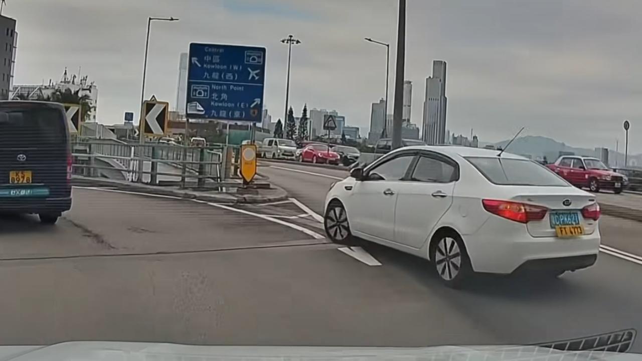 粵車南下首日入市區  堅拿道天橋強行扭軚切線｜車Cam直擊