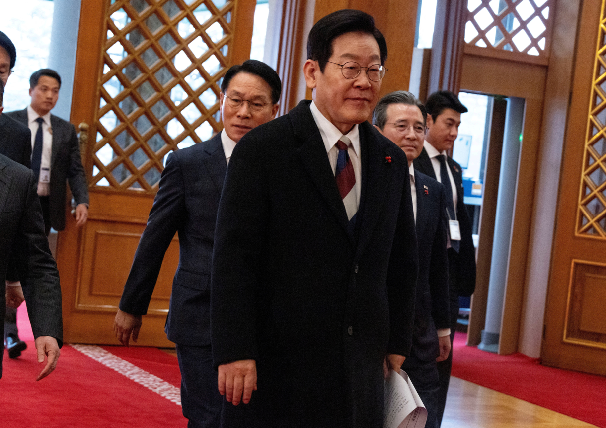 南韓總統李在明將總統府遷回青瓦台，今日起正式在青瓦台辦公，標誌中斷3年7個月(1,330天)的「青瓦台時代」正式重啟。(路透社)