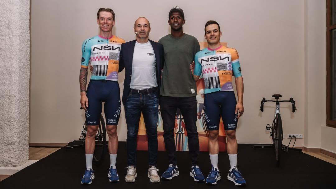 恩尼斯達作為新的職業單車隊的擁有人之一。(NSN車隊IG)