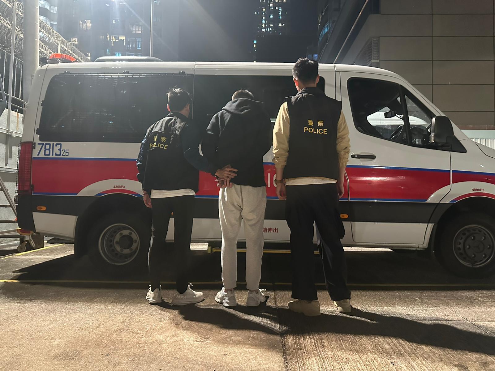 石硤尾26歲男身藏8萬元氯胺酮及霹靂可卡因被捕。(警方圖片)