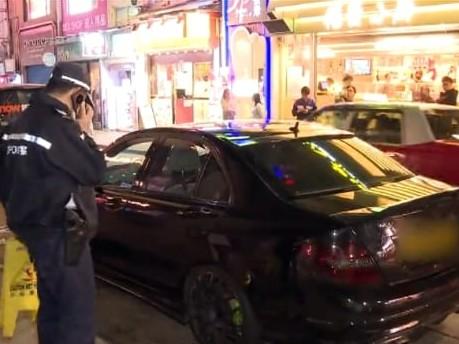 警尖沙咀查偷車案發現失車，揭藏40粒依托咪酯煙彈拘一男。(TVB新聞截圖)