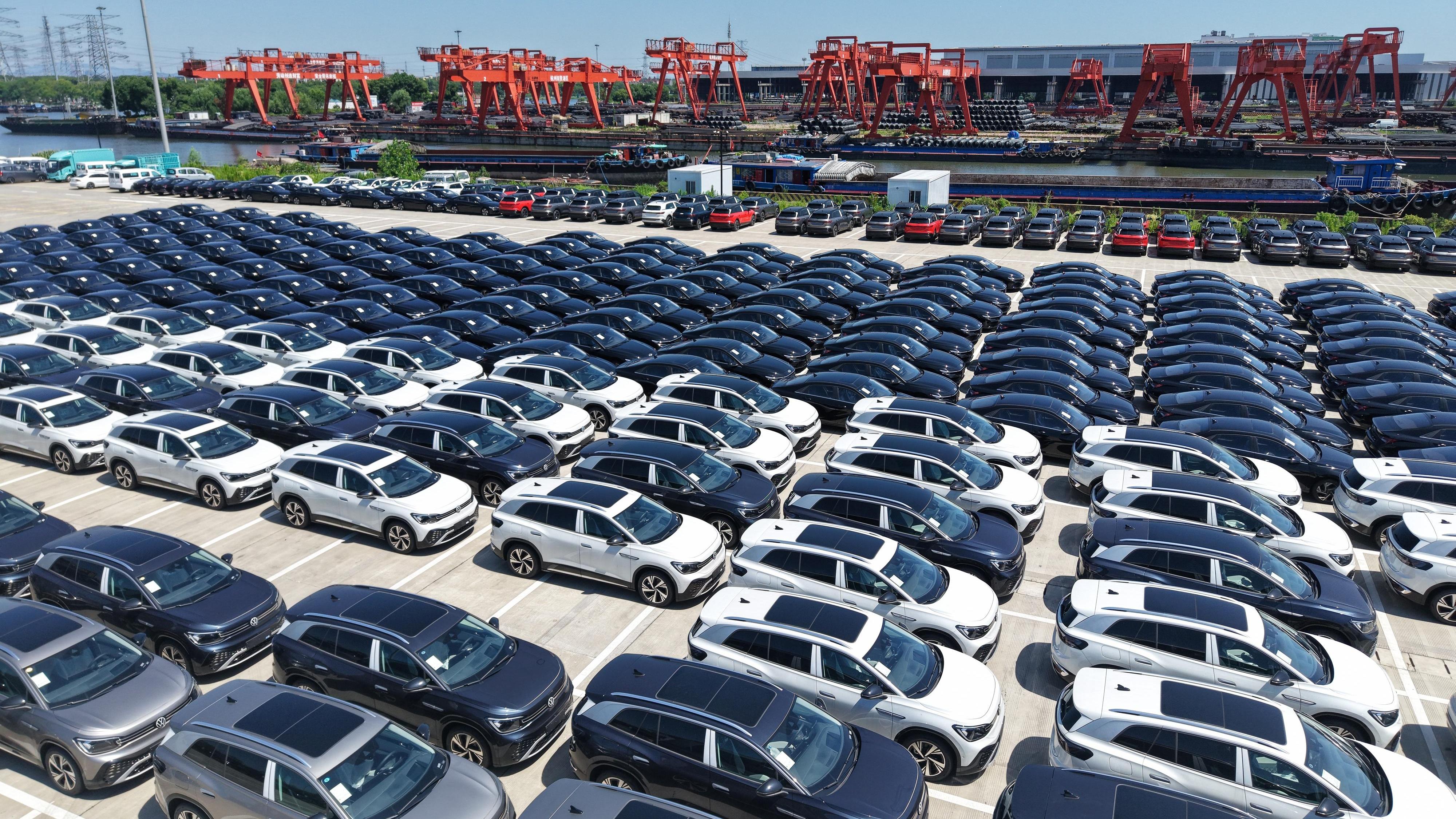 中國今年汽車銷量料增至2700萬輛，首度超越日本躍居全球第一。