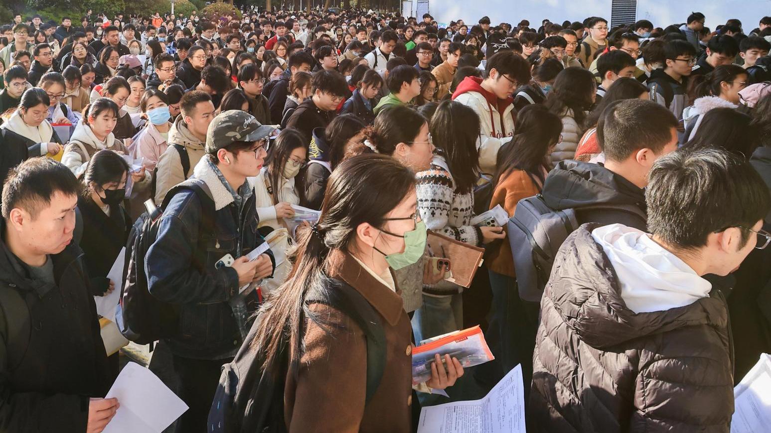 山東在公務員錄用過程中，透過細化指標與優化流程，將政治素質考察「關口前置」。（示意圖／《新華社》）