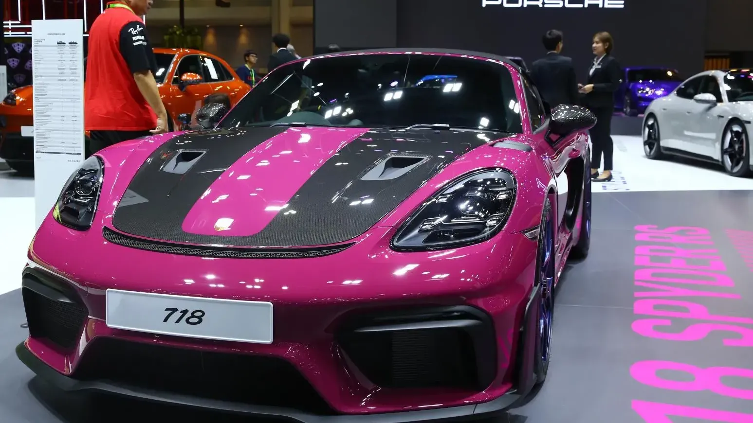 保時捷決定明年3月1日起停止在中國營運自建充電站。(資料圖片/新華社)