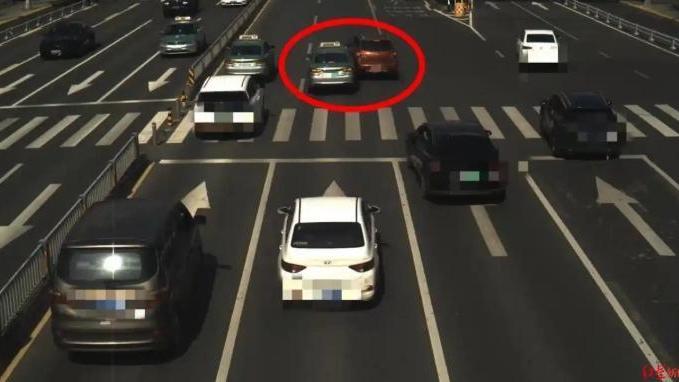 一名計程車司機3個月內連續製造交通事故逾20次。（圖／翻攝《紅星新聞》）