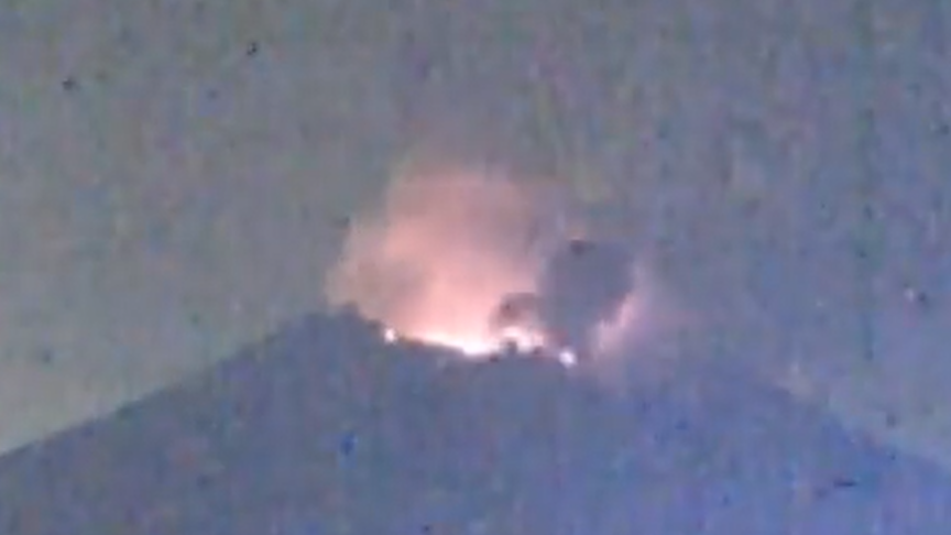 日本鹿兒島縣櫻島火山30日下午噴發出高約1300米的火山灰，當局公布警戒範圍。（圖／資料照／NTV）