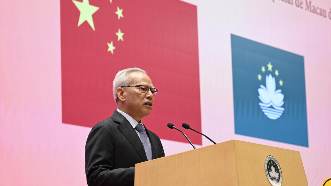 岑浩輝在酒會上致辭。（澳門新聞局圖片）