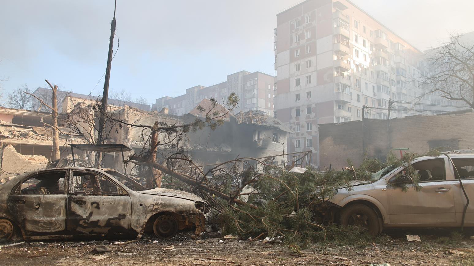 俄羅斯空襲烏克蘭西部城市捷爾諾波爾，造成嚴重破壞。（圖／美聯社）