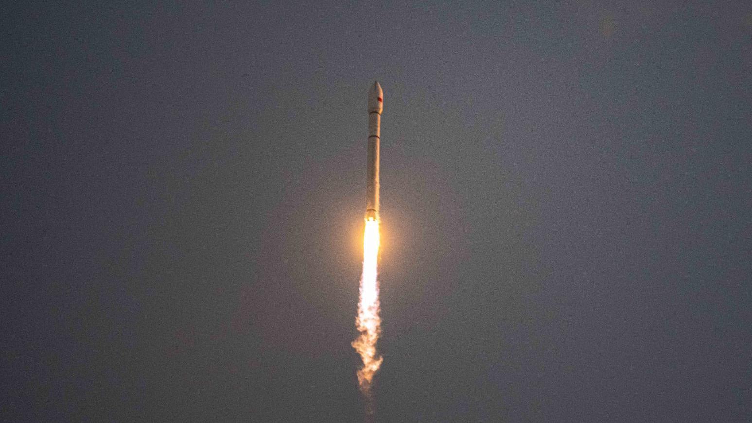 中國12日在海南發射的長征十二號運載火箭。（圖／《新華社》）