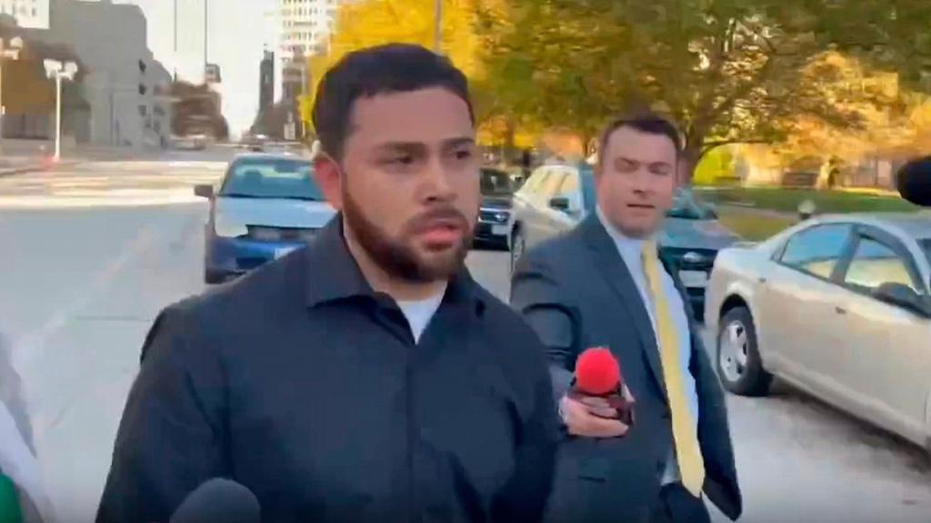 美國前警官阿爾卡拉攔查了至少20名女性司機，並私自翻閱她們的手機。