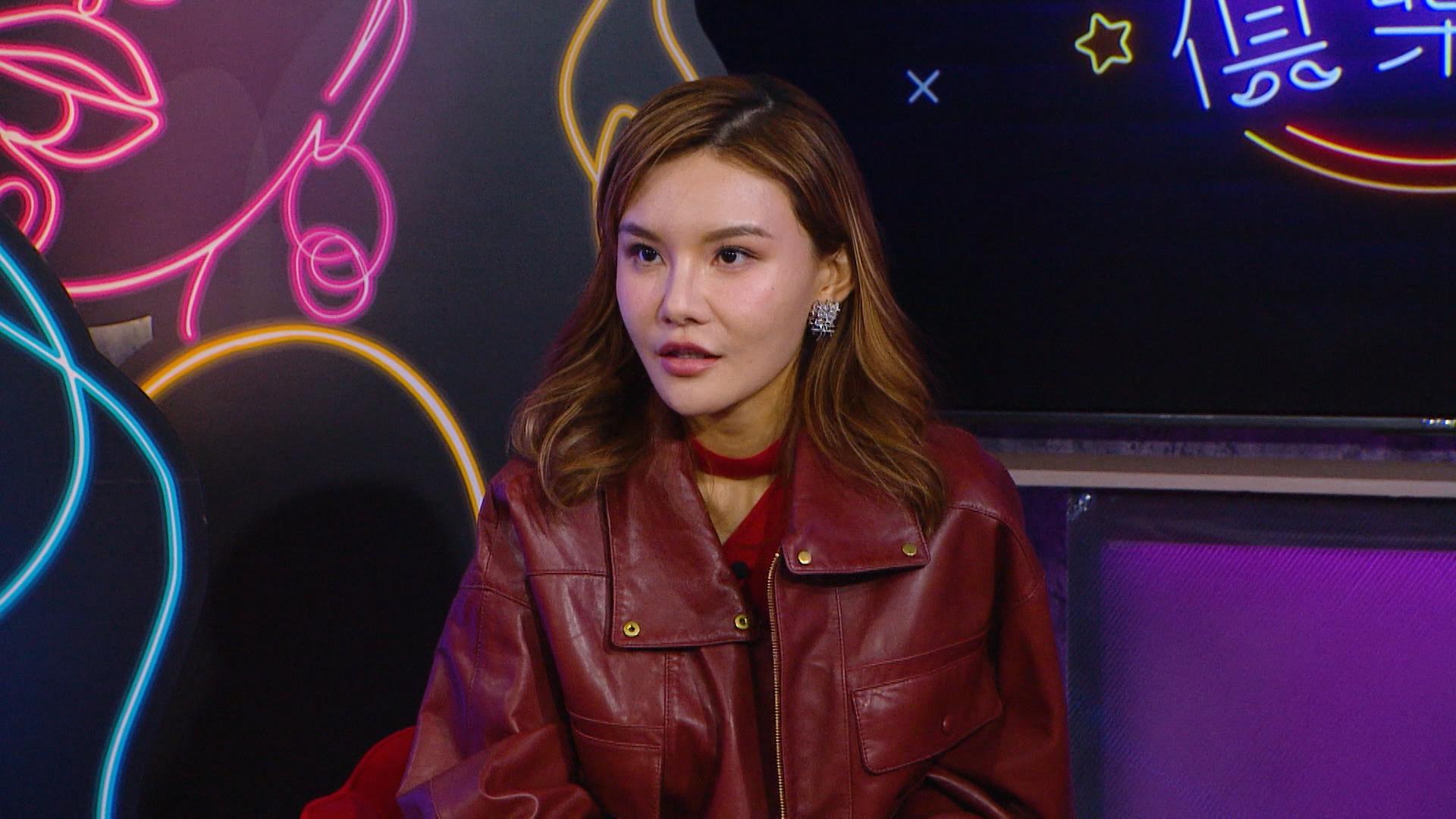 五索鍾睿心同馬清鏗飛美國慶祝交往十年 霸氣撇低馬生唐人街食燒味飯自嘲「我真係街市妹」