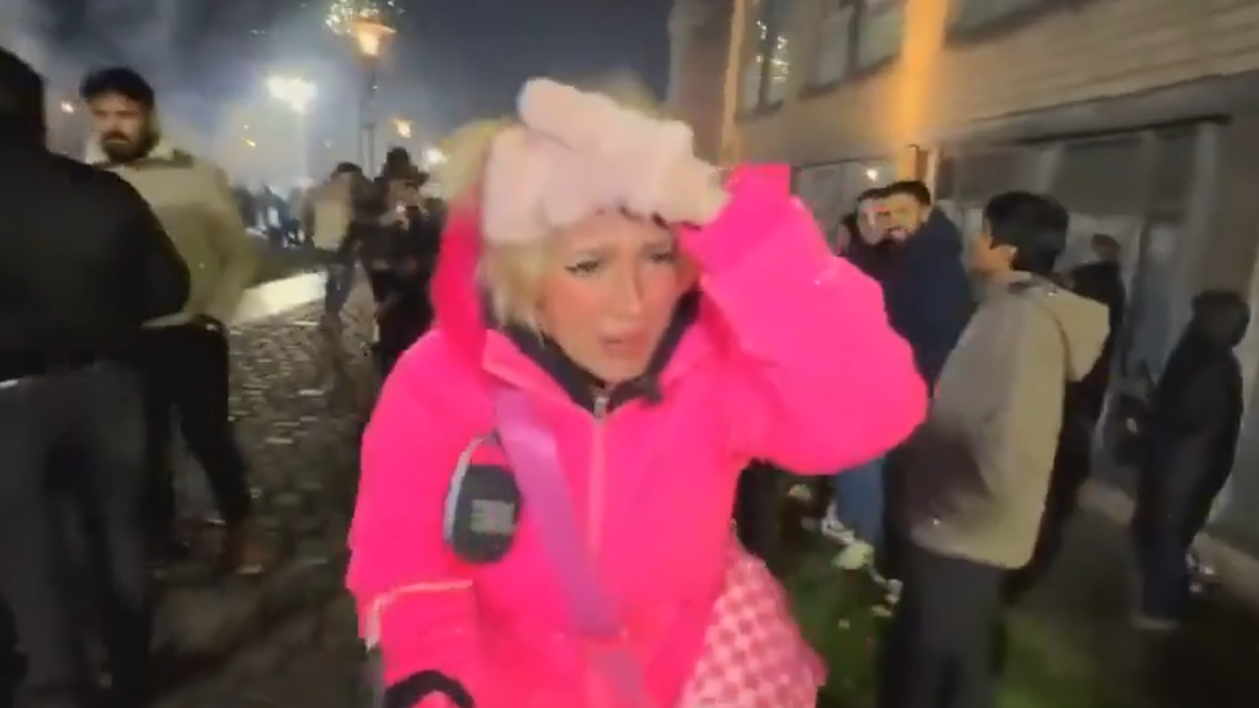 德國女子直播中多次被人襲擊。(影片截圖)