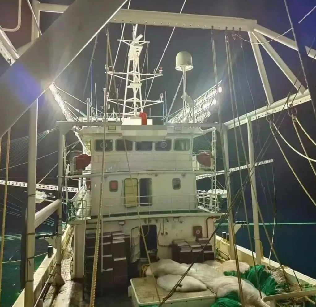 一名遠洋漁船的船長在印度洋公海海域被船員殺害，並拋屍落海，兇手其後被警方控制(網上圖片)