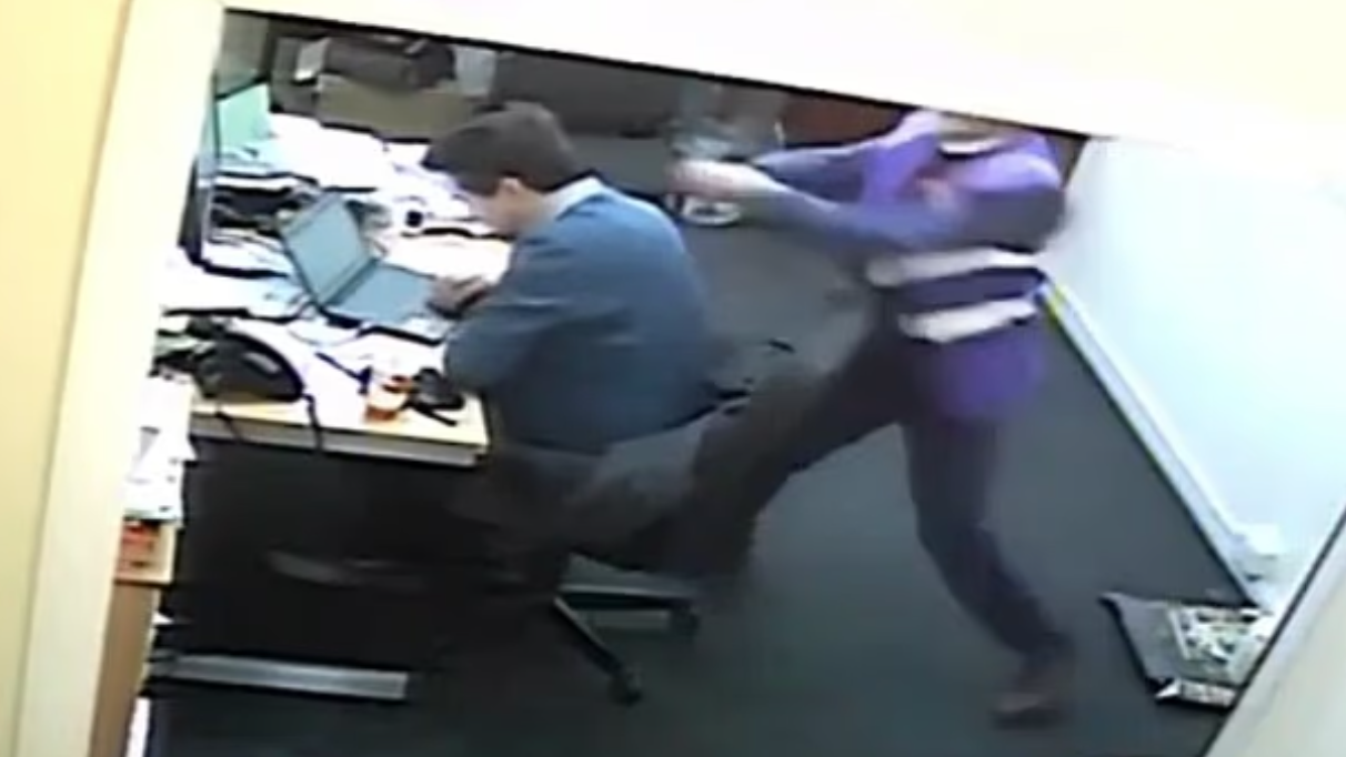 情慾校園！校長不忿副校 搭上其同校女教師情婦 用士巴拿從後扑頭判囚 家庭事業盡毀(有片)