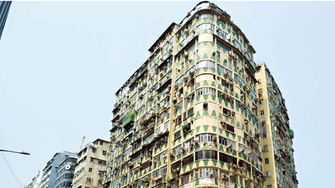 佐敦華豐大廈印度男昏迷睡房，友人登門揭發惜太遲。(華豐大廈。資料圖片)