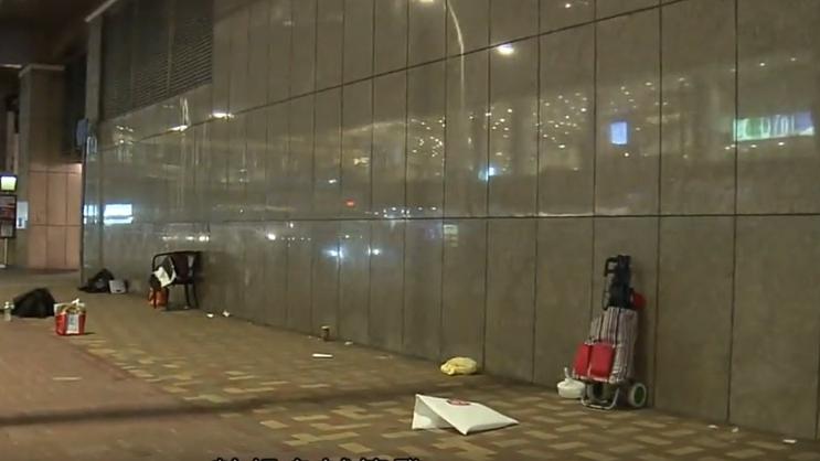 運輸署今起取消免試簽發現場籌，金鐘牌照事務處外已無人通宵排隊。(NOW新聞截圖)