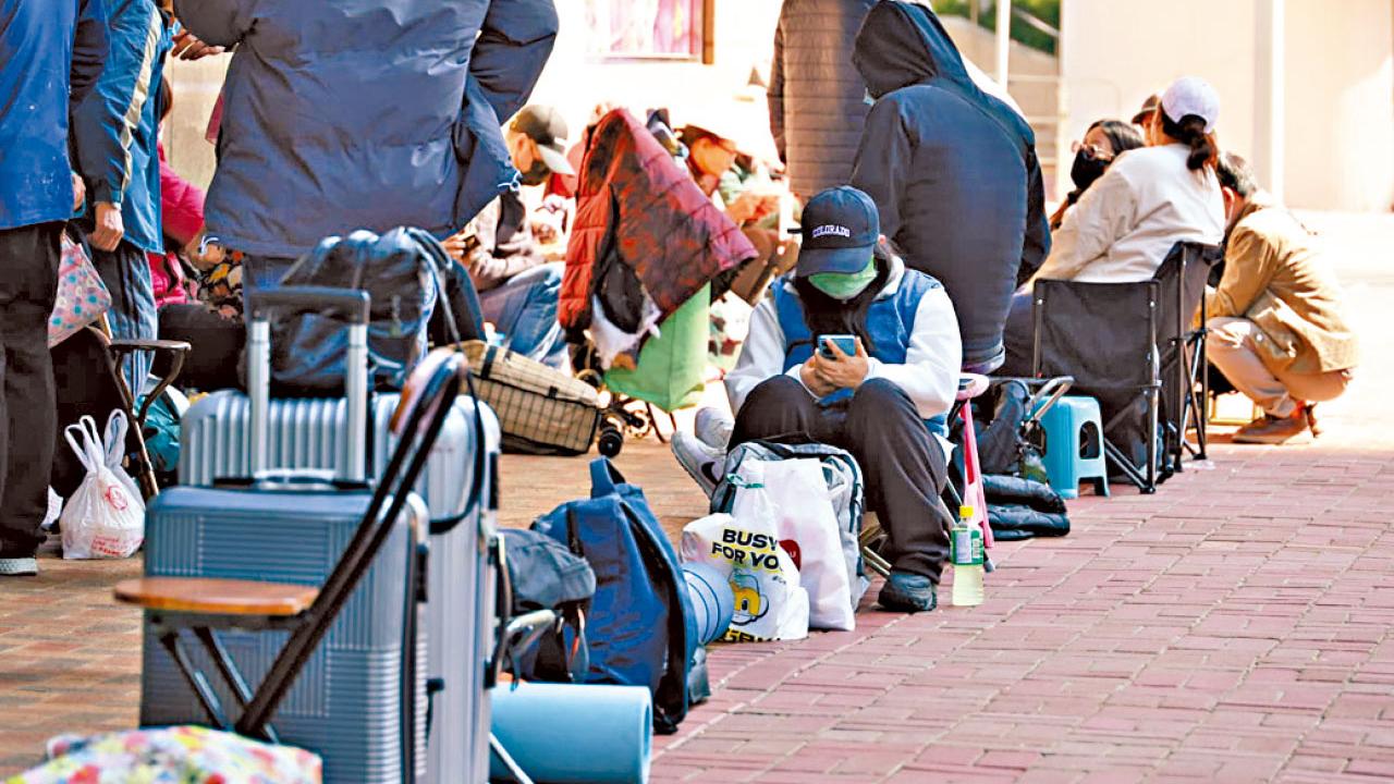 金鐘「吸牌」排隊黨通宵紮營 運署撤現場派籌