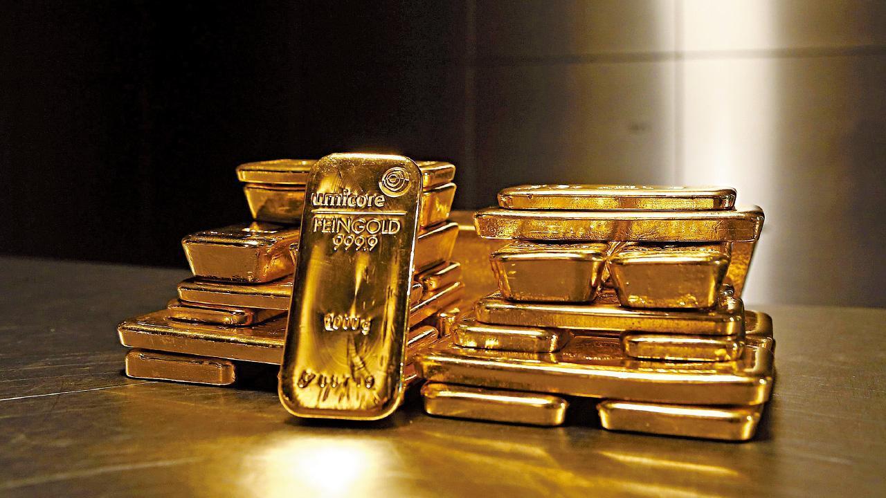 金價走勢｜現貨金回落至4400美元水平  現貨銀跌近3%