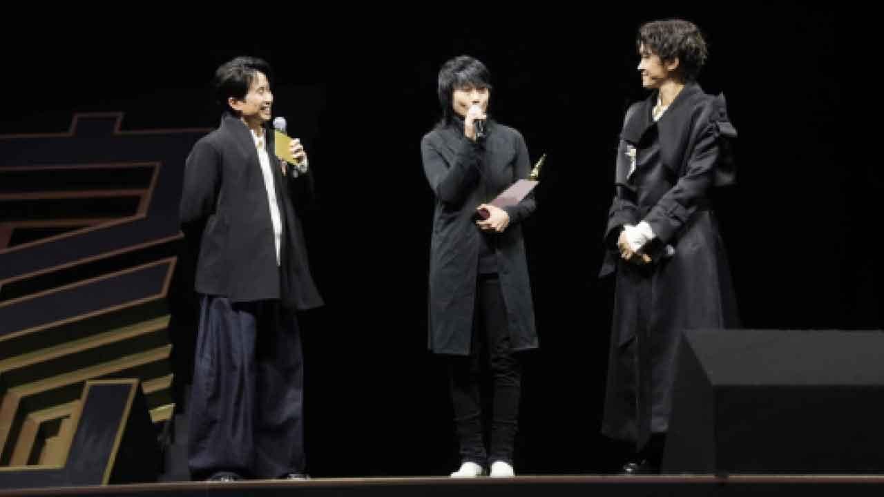 誰代MIRROR上台領獎？