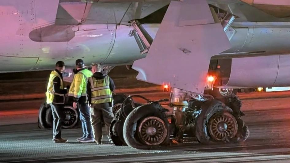 載221人波音客機硬著陸8輪胎全爆裂 機艙廁所門也甩脫