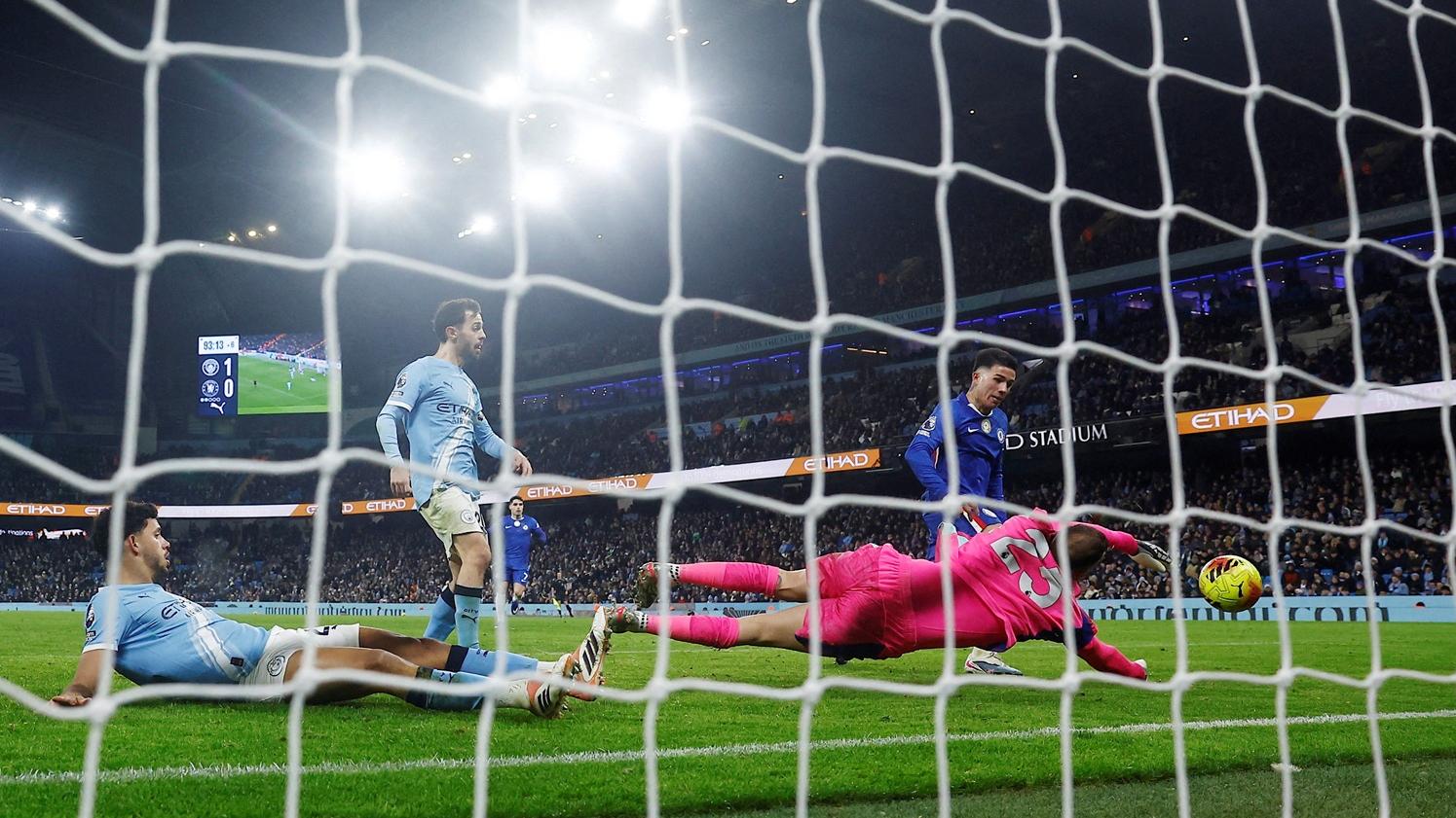 安素費南迪斯為車路士補時追平1:1。(路透社)