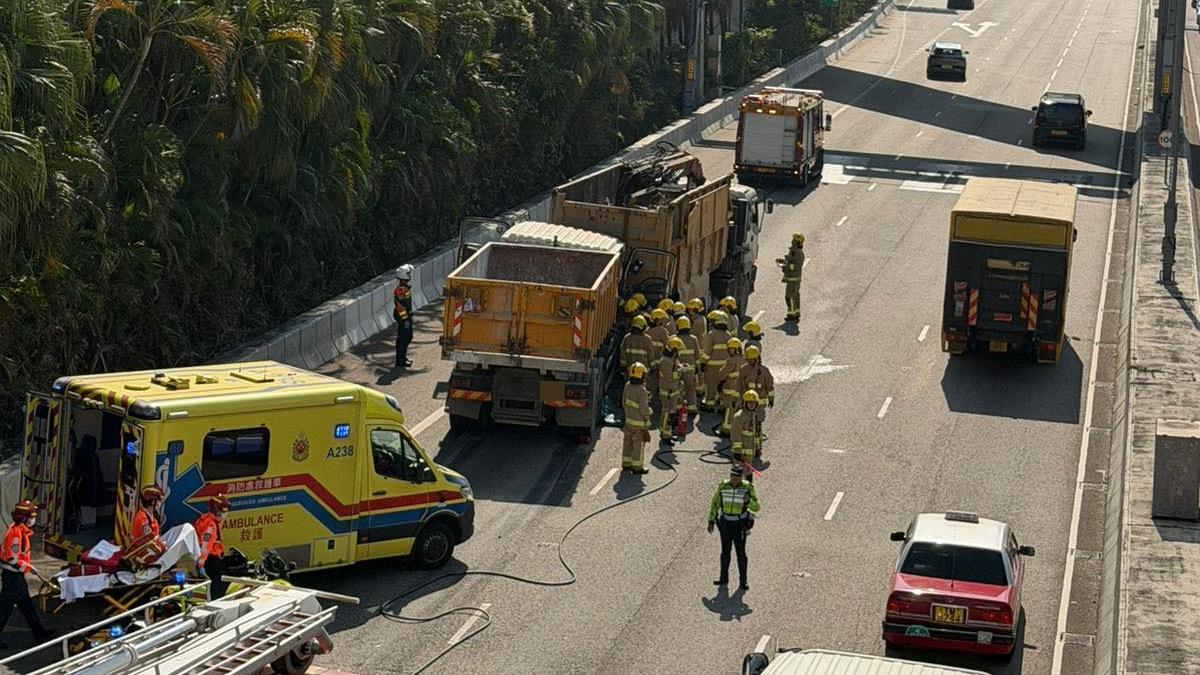 西九龍公路發生車禍。（fb「馬路的事 (即時交通資訊台)」圖片）
