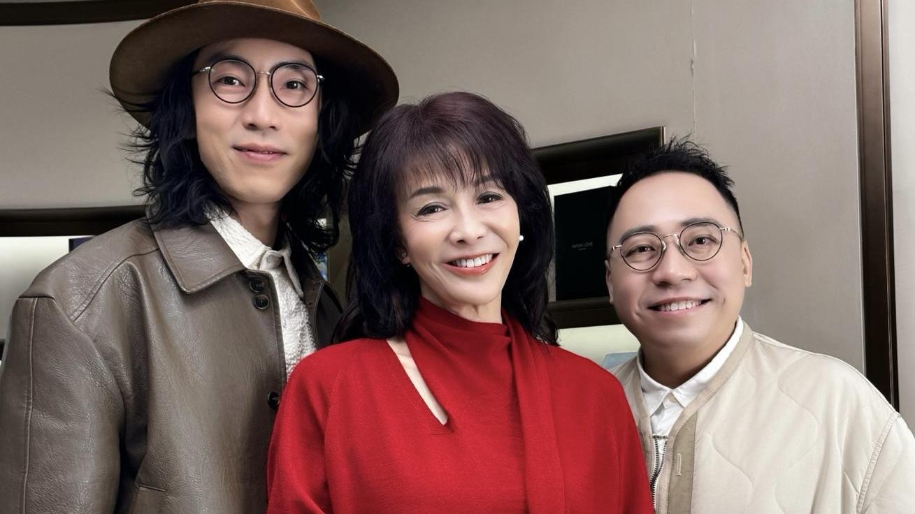 Do姐聯手農夫街頭派壓歲金片 金牌組合變「金片組合」