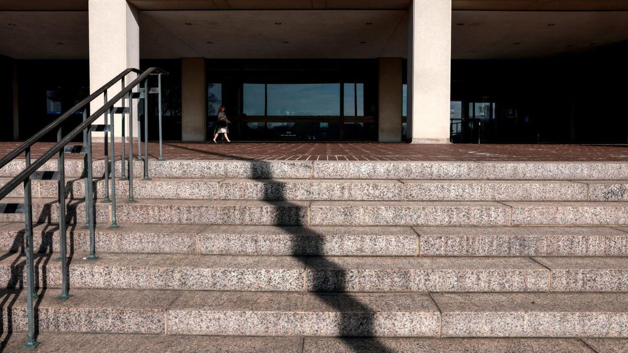 美國就業增長因關稅及AI放緩　勞工市場陷裁困局。（路透社）