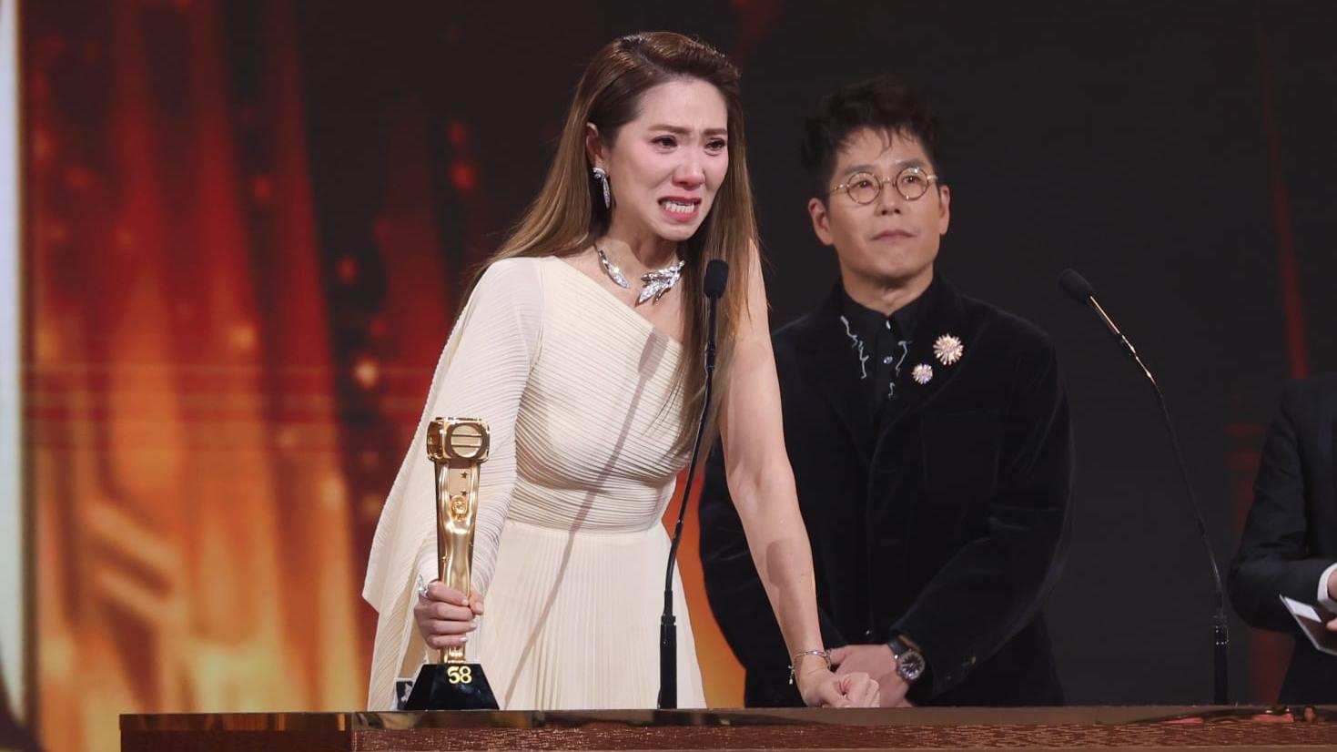 萬千星輝頒獎禮2025｜車婉婉獲頒「最佳女主持」涕淚俱下多謝曾志偉