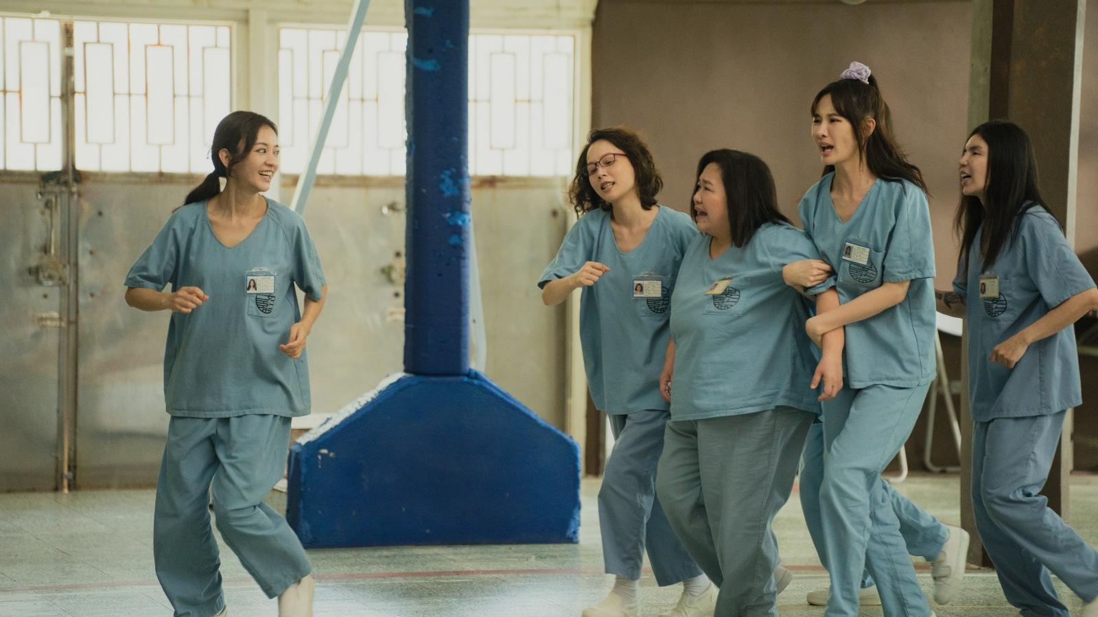 陽光女子合唱團｜陳意涵夥鍾欣凌上演感人女子監獄 《比悲傷更悲傷的故事》班底再度聯手