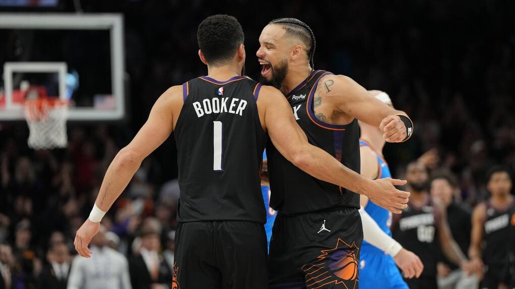 太陽的迪雲布克與布魯克斯慶祝108:105擊敗雷霆。(美聯社)