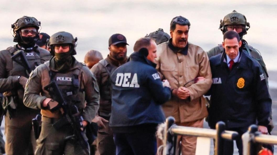 委內瑞拉總統馬杜羅(右二)遭美國逮捕審判。(圖/路透社)