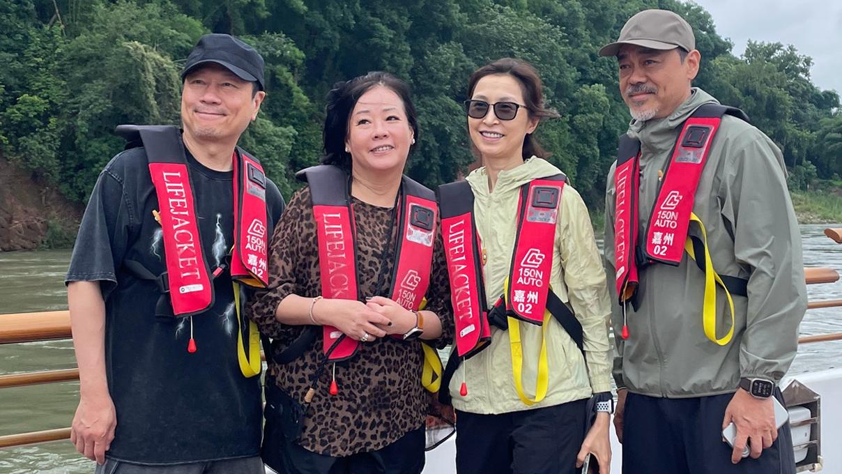 劉青雲郭藹明與黎耀祥夫婦同遊四川　美女導遊大爆影帝視帝真實為人