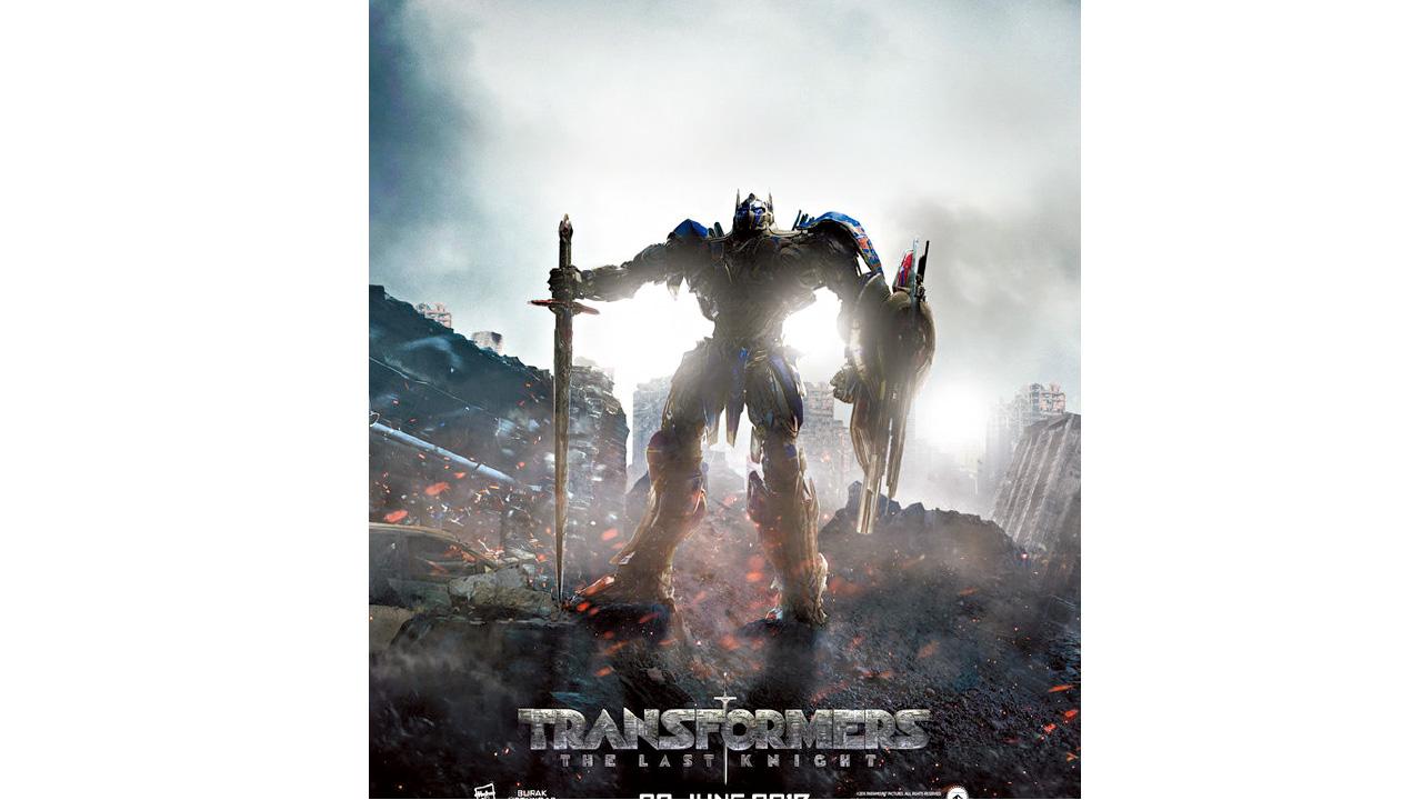 《變形金剛5》預告 柯柏文劍插大黃蜂