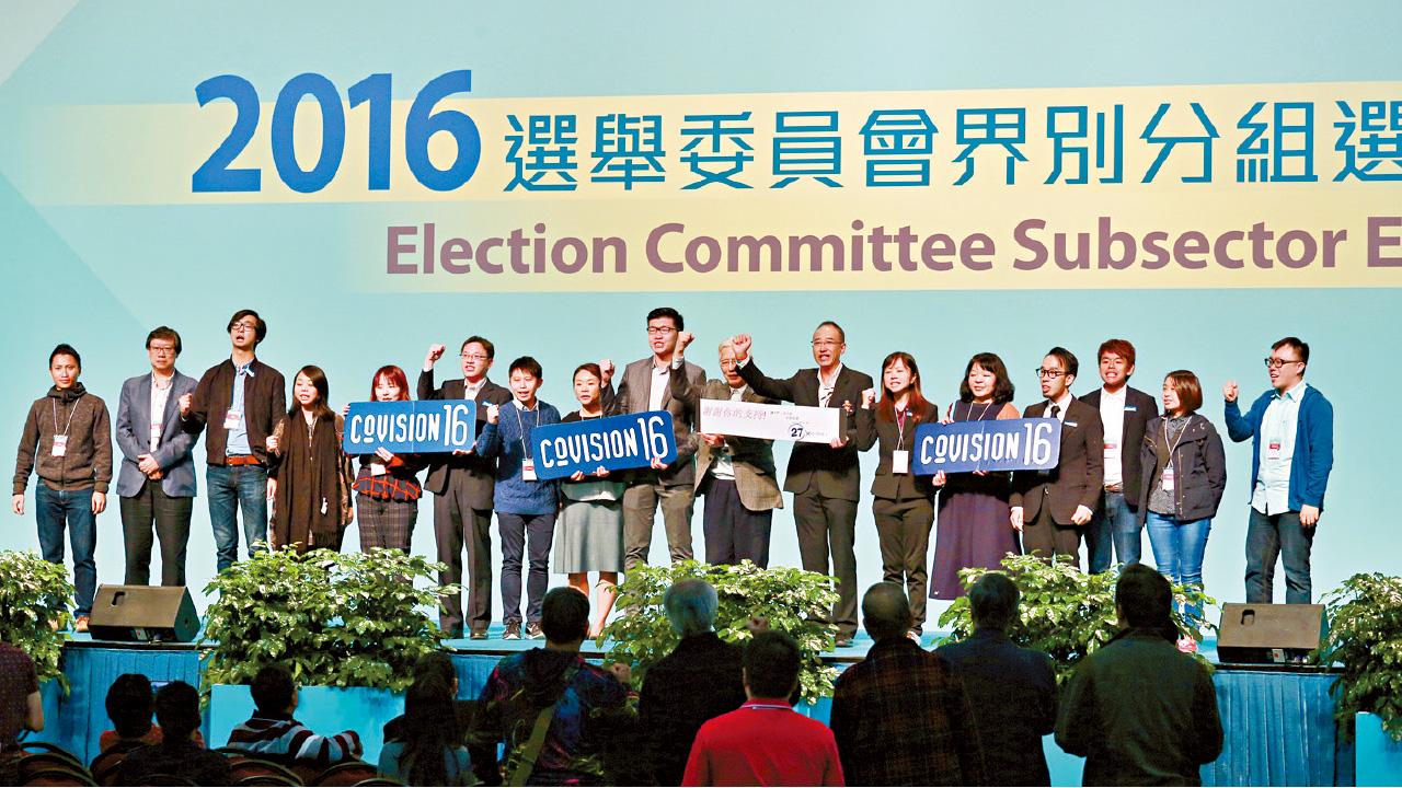 選委戰報捷搶佔325席 泛民佔四分一左右大局