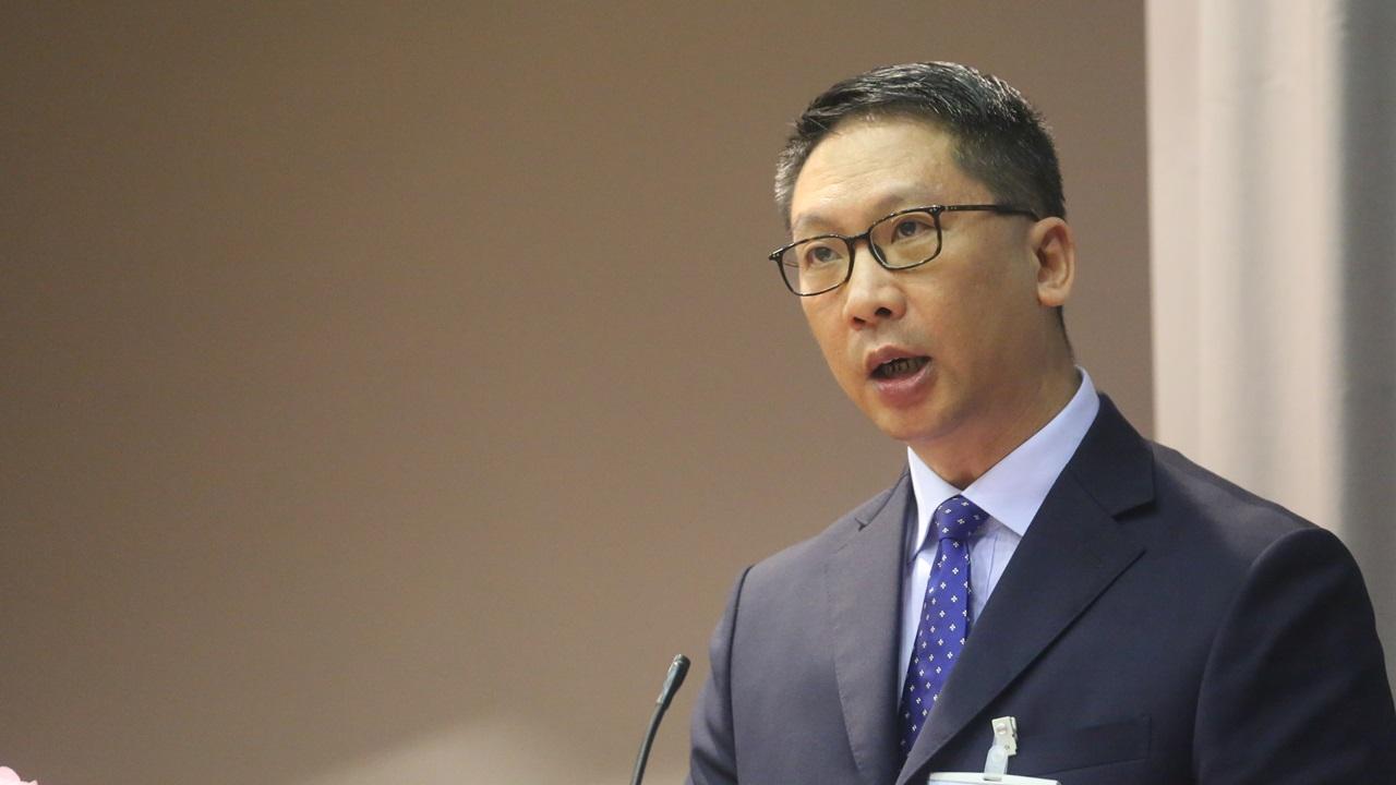 袁國強指除「一地兩檢」曾考慮「車上檢」