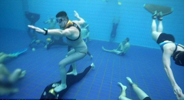 水底閉氣 盛大假人挑戰 