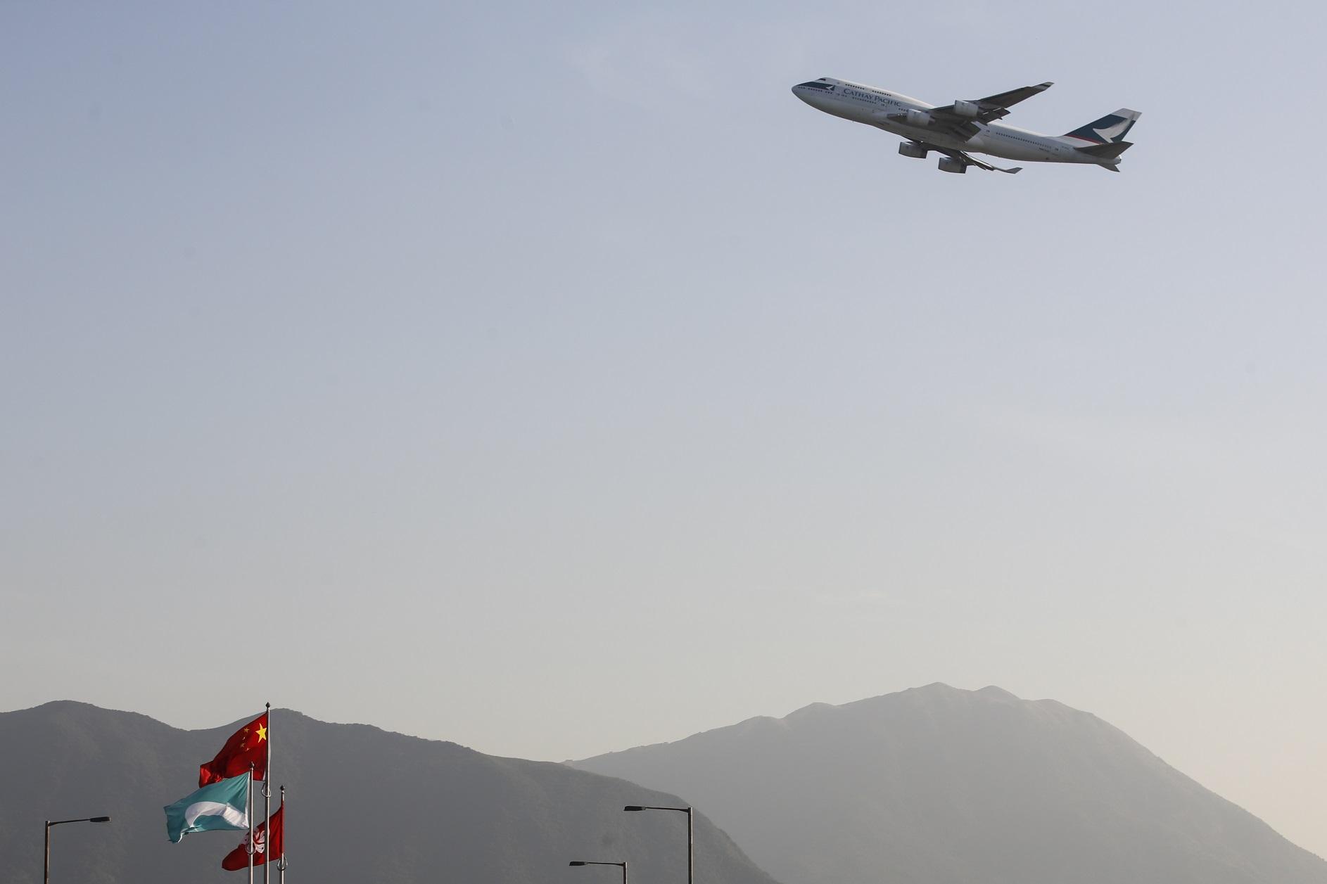 11月新空管削班影響 飛機起降量同期跌4.1%