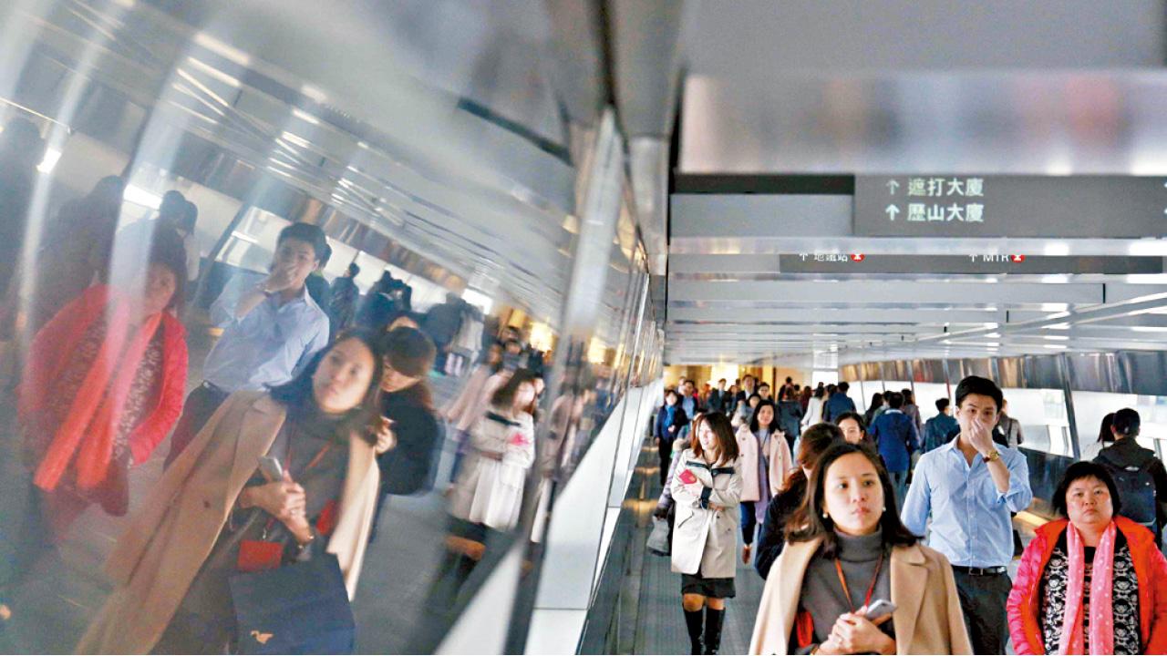  消息指政府擬「劃線」 逐步取消強積金對沖