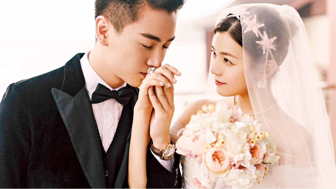 晒一家三口猜拳照 陳妍希生8.7磅 B仔