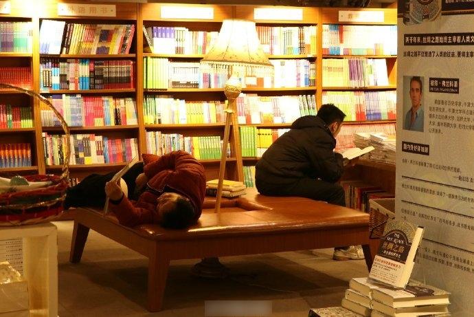 拾荒者可過夜 安徽暖心書店不驅趕人