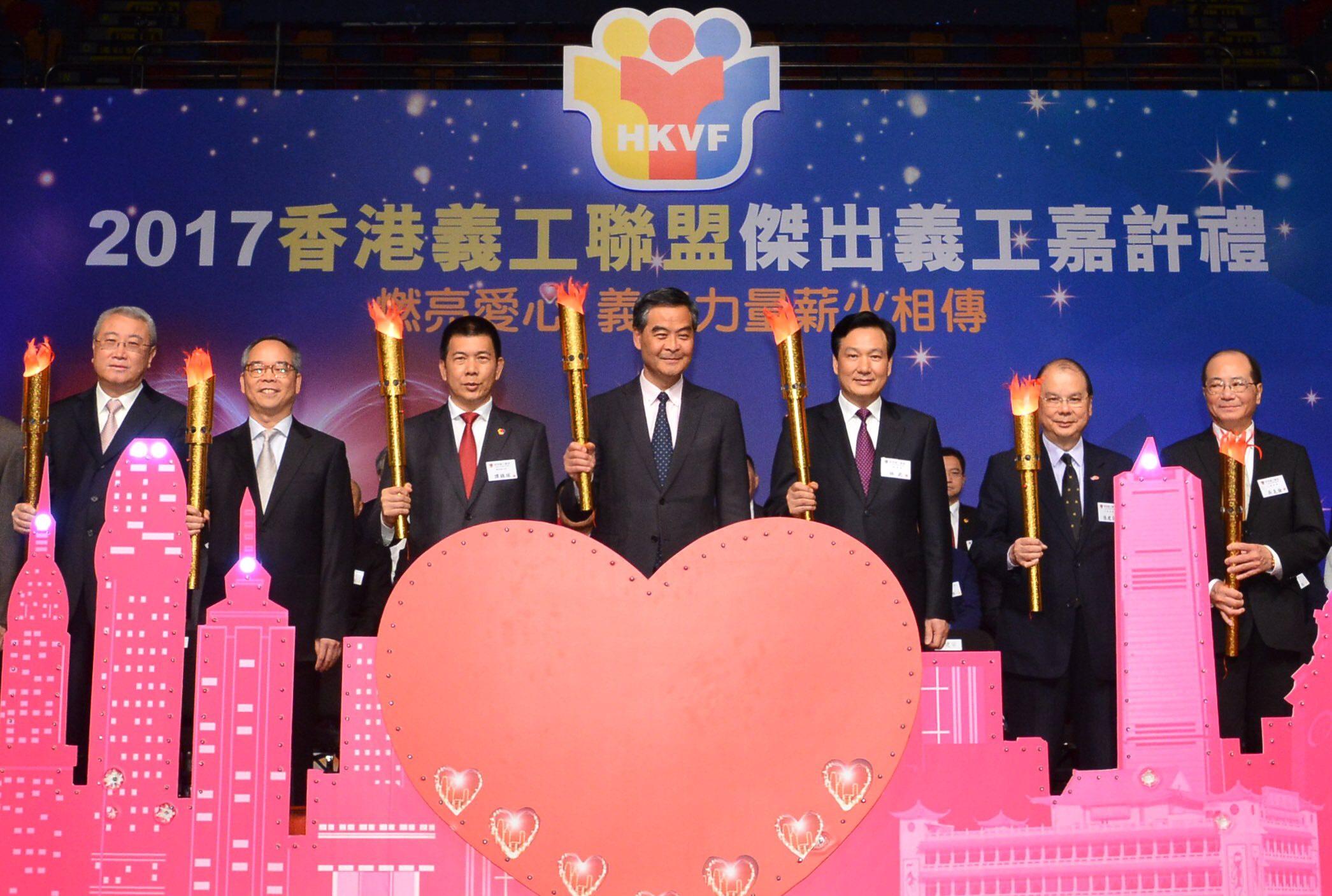 出席義工典禮 梁振英沒回應林鄭是否周四辭職