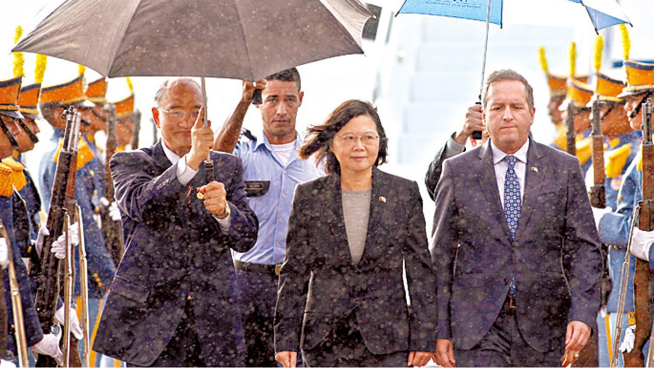 陸外交部抗議 蔡英文與美官員會面