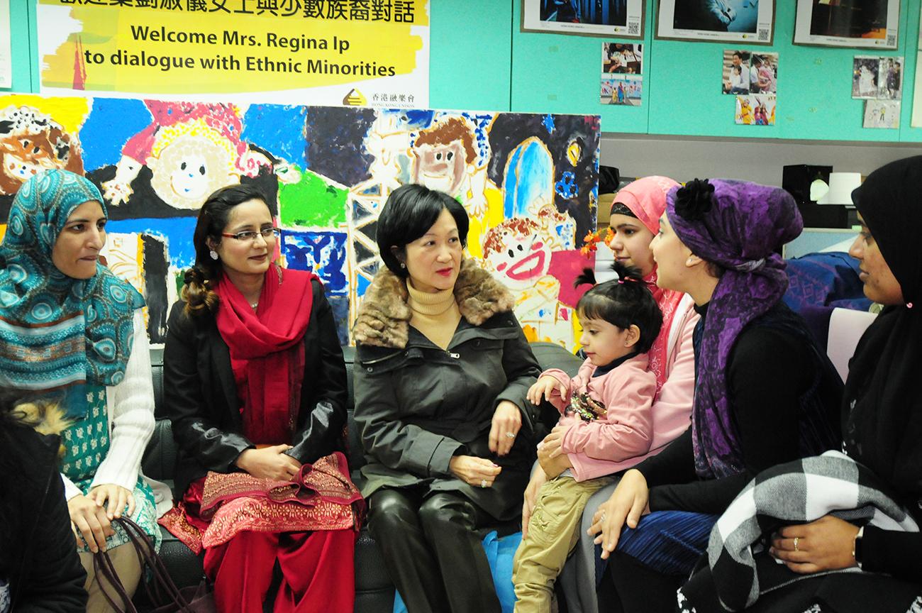 葉劉淑儀與融樂會交流少數族裔故事
